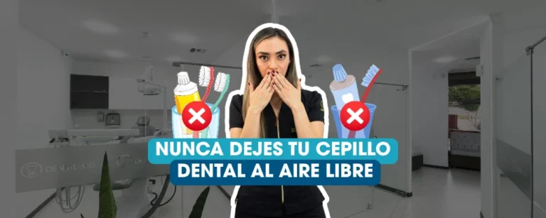 Odontóloga explicando por qué no se debe dejar el cepillo dental al aire libre en el baño