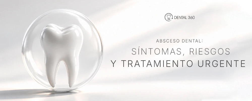 Paciente con dolor por absceso dental recibiendo evaluación odontológica profesional